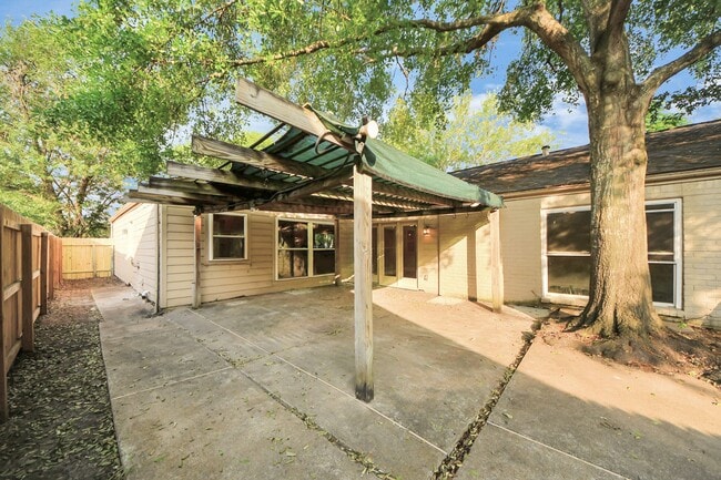 Building Photo - 11923 Briar Forest Dr