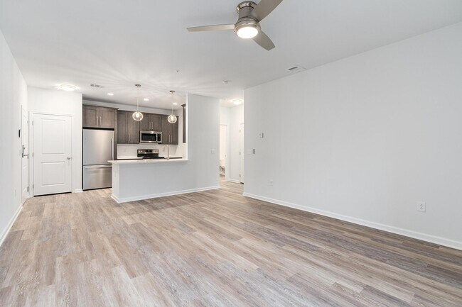 Building Photo - 565 W Lehigh St