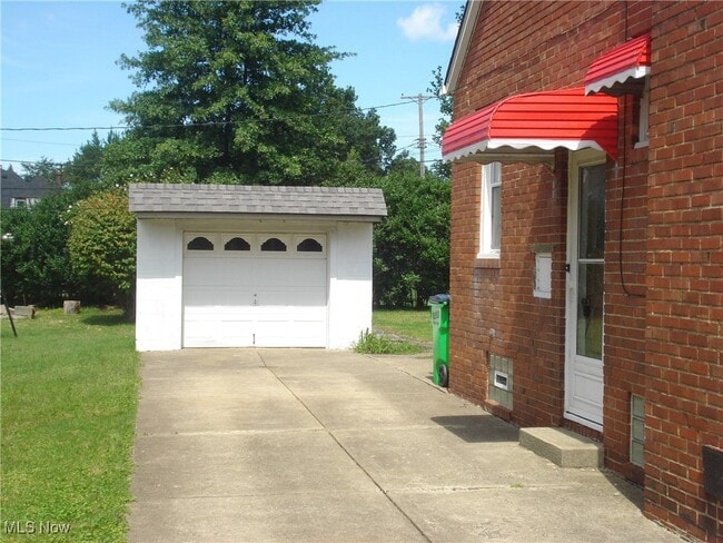 Building Photo - 5757 Mayfield Rd