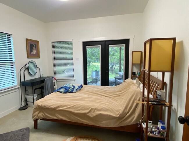 Building Photo - 2 BEDROOM NEAR LAKE BELTON