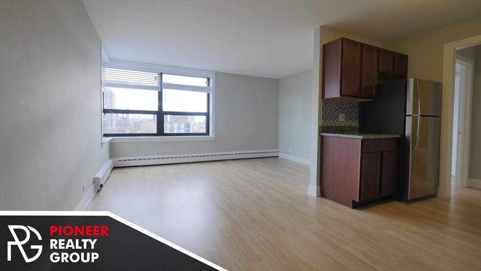 Building Photo - 429 W Wellington Ave