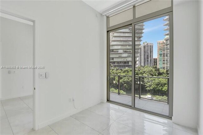 Building Photo - 2655 S Bayshore Dr