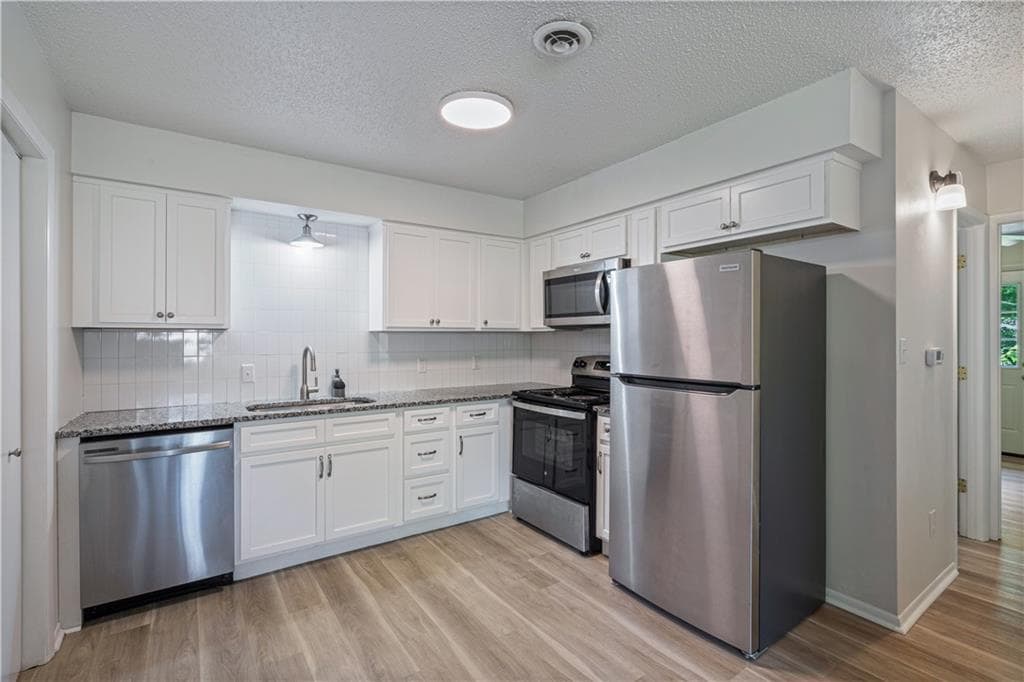 Building Photo - 3023 N Old Missouri Rd