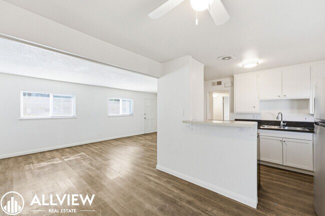 Building Photo - 3410 W Olinda Ln