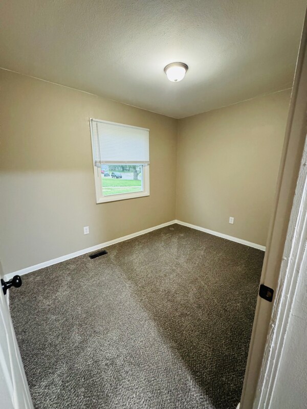 Building Photo - 390 Burdel Dr
