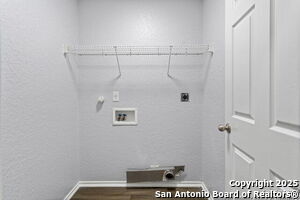 Building Photo - 411 Point Rise