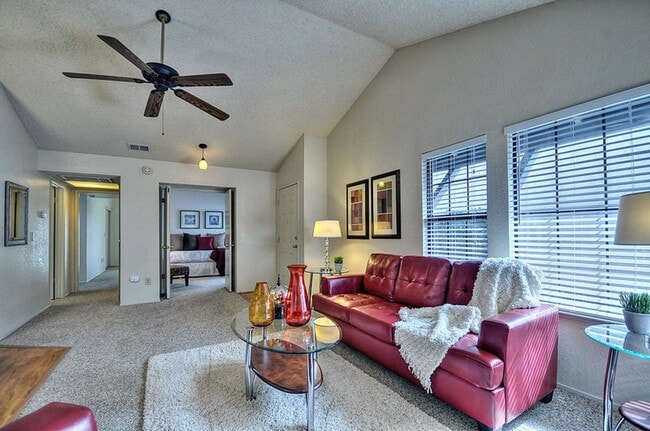 Building Photo - South Natomas One Story with 1 car garage 2 Bed 2 Bath