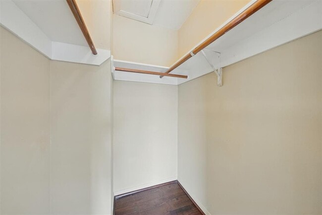 Building Photo - 2626 Holly Hall St