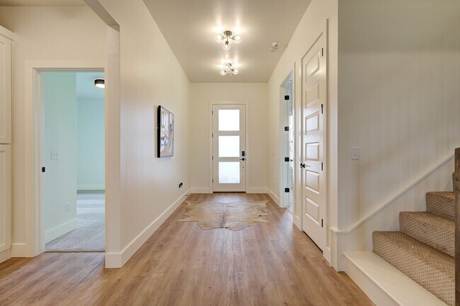 Building Photo - 2101 Dax Ln