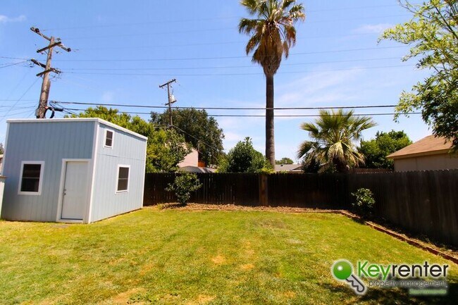Building Photo - 419 Chaparral Way