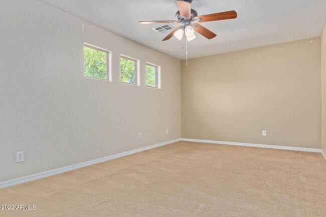 Building Photo - Beautiful 5 bedroom, 3 bathroom home in Surprise AZ