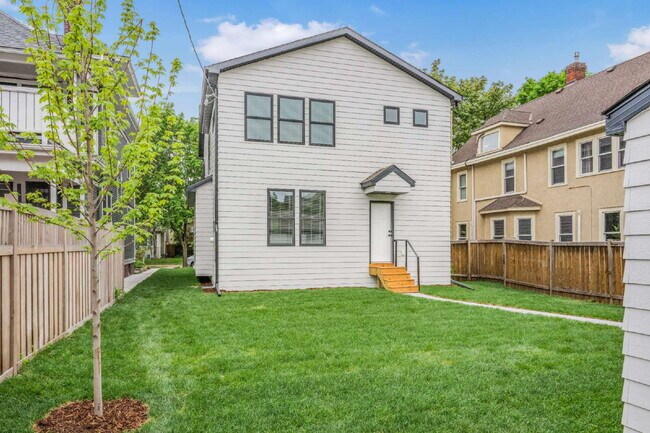 Building Photo - Stunning New Construction in the Heart of Uptown
