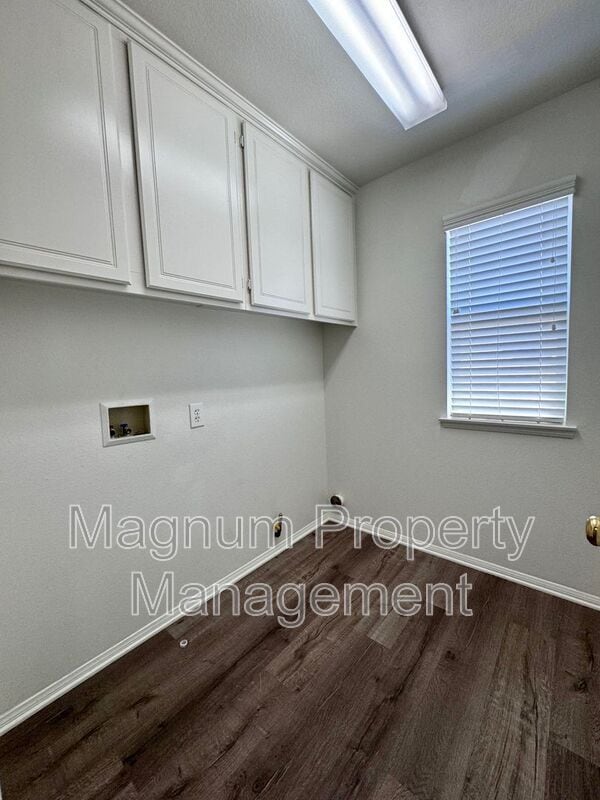 Building Photo - 38090 Sherwood St