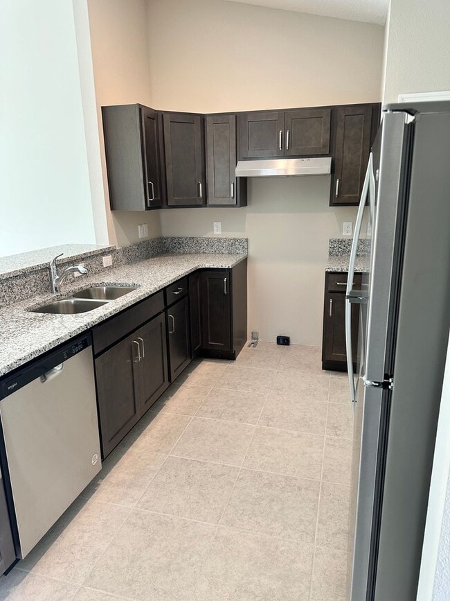 Building Photo - Beautiful New Energy Efficient 2/2 Duplex in St. Cloud