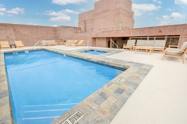 Building Photo - 1111 Studewood St