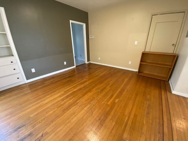 Building Photo - 2811-2815 Telegraph Ave