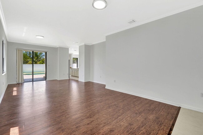 Building Photo - 972 NE 193rd Terrace