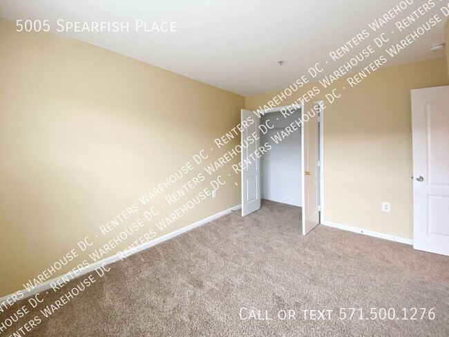 Building Photo - Fresh, Bright 4bd/2 full bath/2 half TH w/...