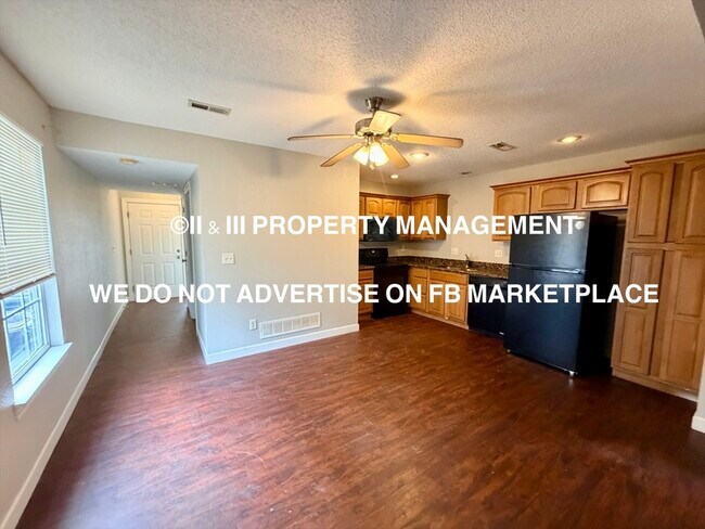 Building Photo - 921 SW Peach Tree Ln