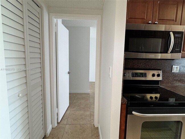 Building Photo - 230 174th St