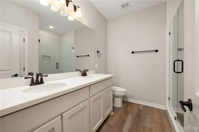Building Photo - 1403 E Sonador Dr S