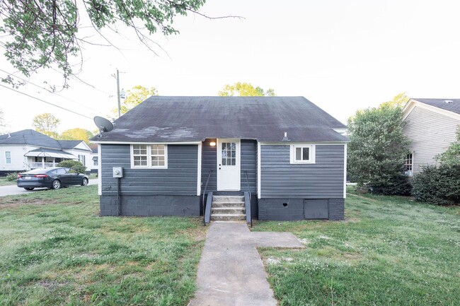 Building Photo - Modern 2BR Upgrade Near Downtown – Move-In Ready + 50% OFF your first month’s rent!
