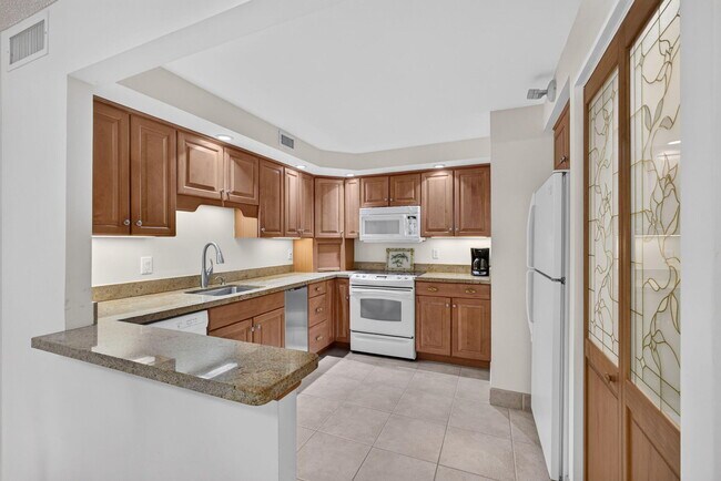Building Photo - 2800 N Ocean Dr