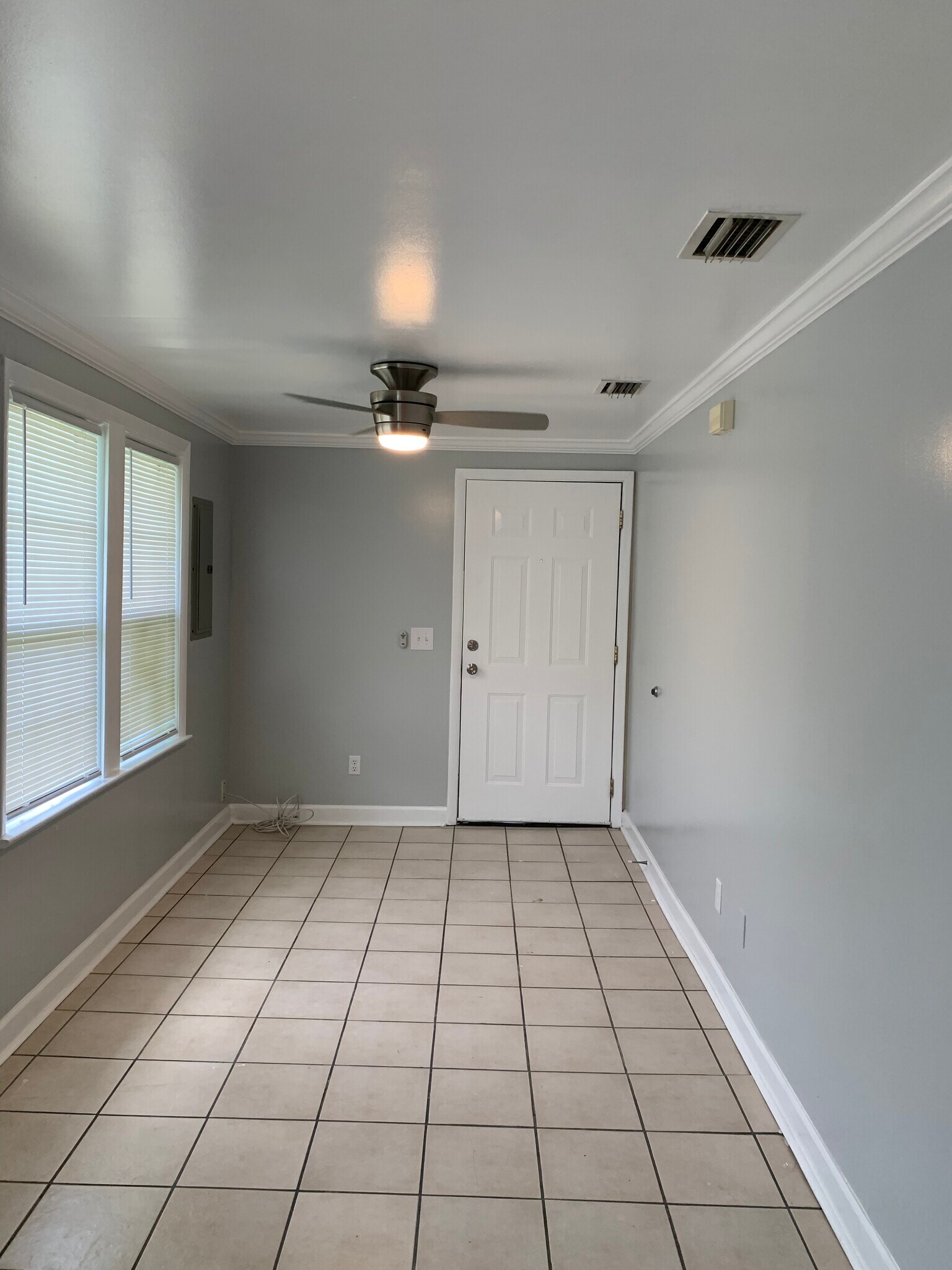 Building Photo - 2327 Ernest St