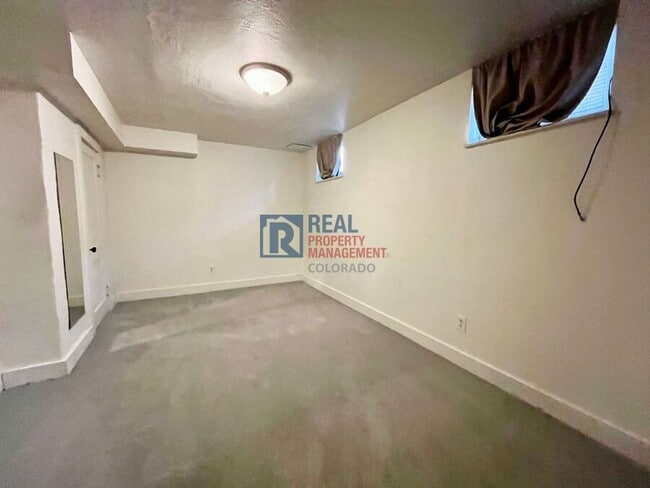 Building Photo - 565 S Ogden St