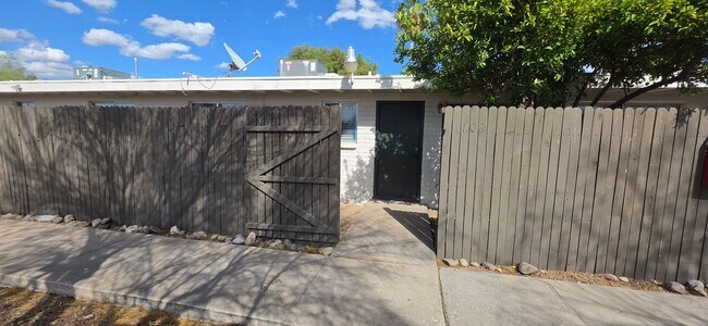 Building Photo - 2750 N Balboa Ave
