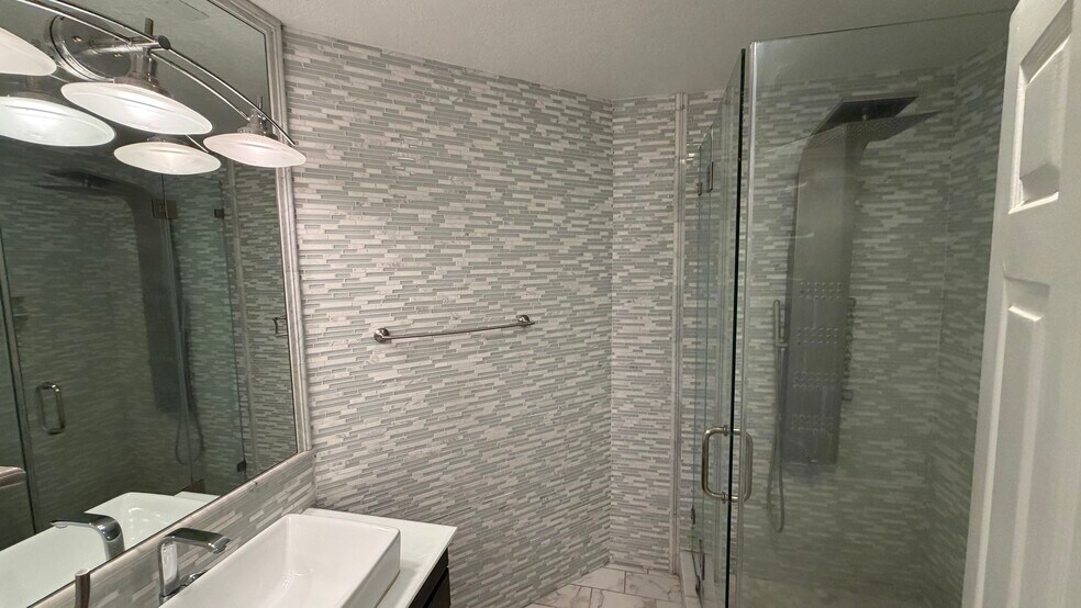 Building Photo - 1200 Pacific Coast Hwy