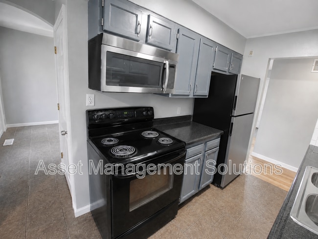 Building Photo - 723 Riderwood Dr