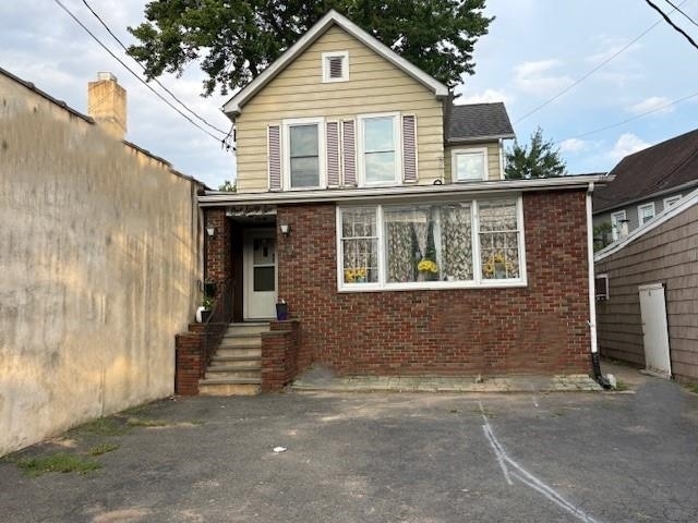 Building Photo - 166 Rochelle Ave