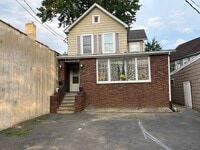 Building Photo - 166 Rochelle Ave