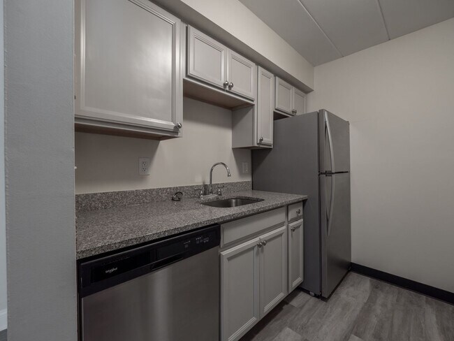 Building Photo - 700 Lee Dr