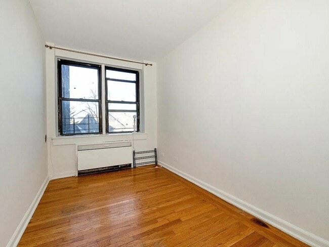 Building Photo - 445 W 240th St