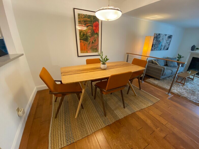 Dining room when it was staged (2023) - 6638 Clybourn Ave