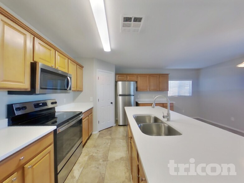 Building Photo - 24401 N Lost Dutchman Way