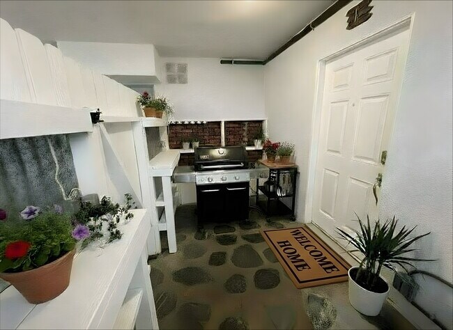 Building Photo - 1522 N Harvard St