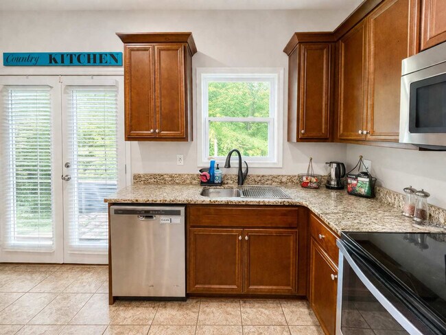 Building Photo - 7355 Hightower Cir