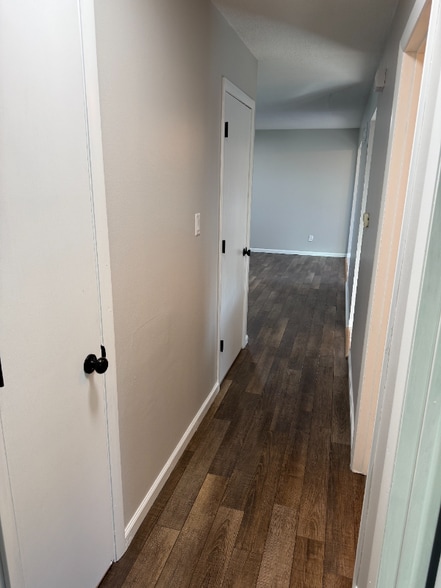 Building Photo - 104 IL-84