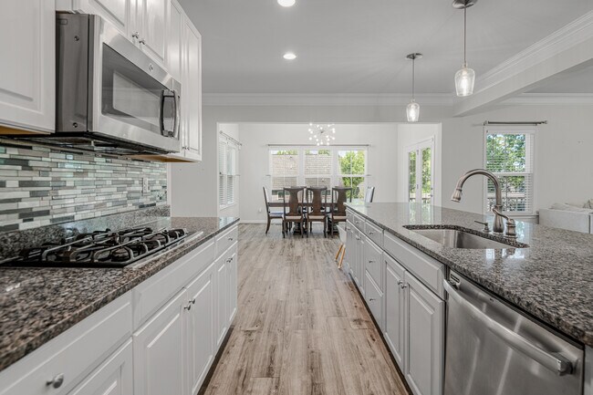 Building Photo - 16848 White Daisy Loop