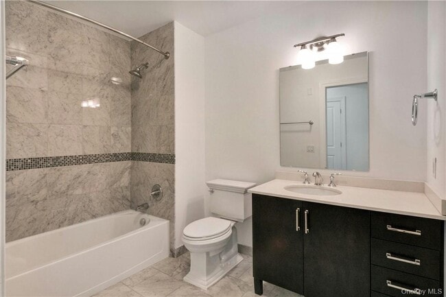 Building Photo - 10 Byron Pl