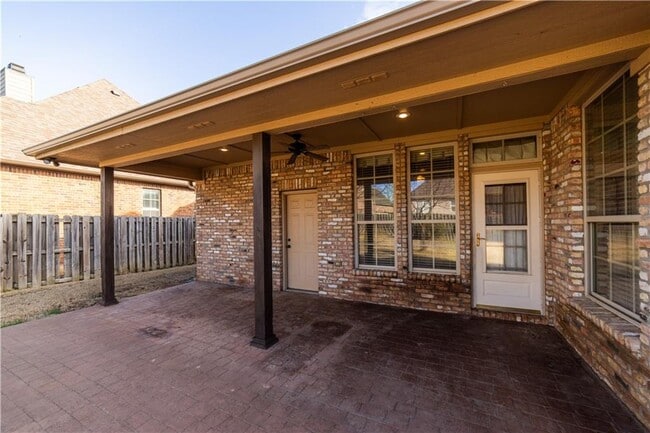 Building Photo - 3778 Prince Philipe St