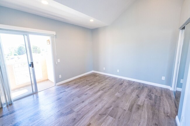 Building Photo - 2BR/2.5BA Townhome with garage - READY NOW!