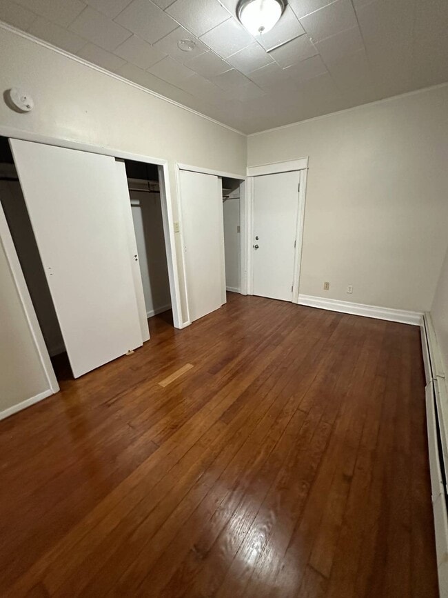 Building Photo - 66-13 60th Ln