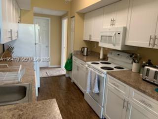 Building Photo - 160 SW 117th Terrace