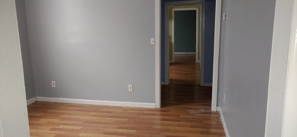 Building Photo - 1415 S Roman St