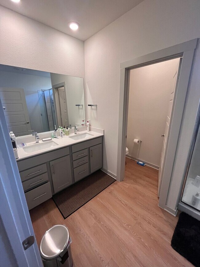 Building Photo - 3 bed 2 bath home off I-35