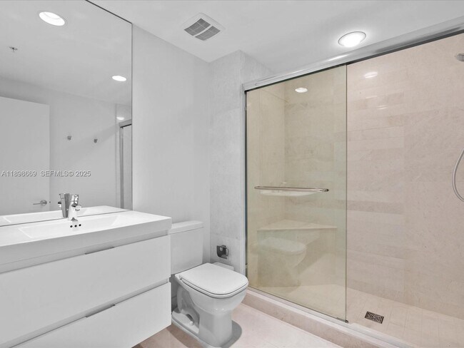 Building Photo - 17301 Biscayne Blvd